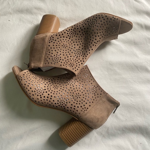 NWT Dressbarn kat cutout wedges pump (8) - Picture 8 of 13